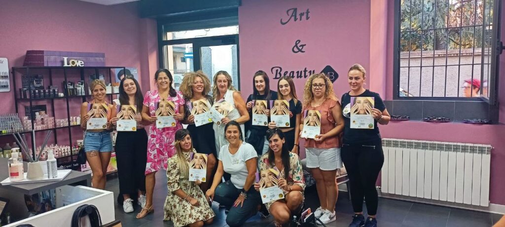 Corsi Ufficiali per Onicotecniche Crystal Nails Italia